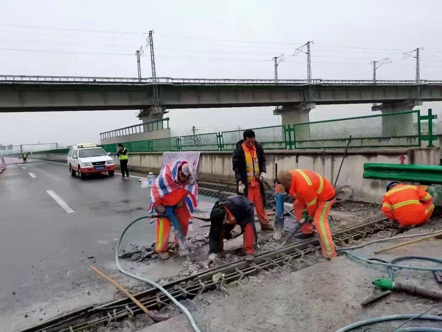 青山桥梁伸缩缝抢修料